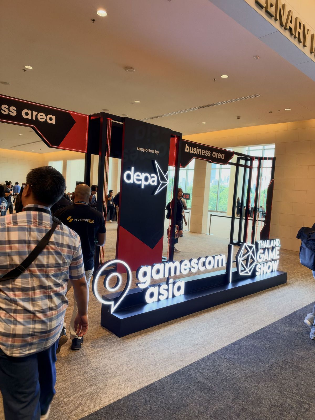 ซุ้ม gamescom asia บริเวณทางเข้าโซน business area