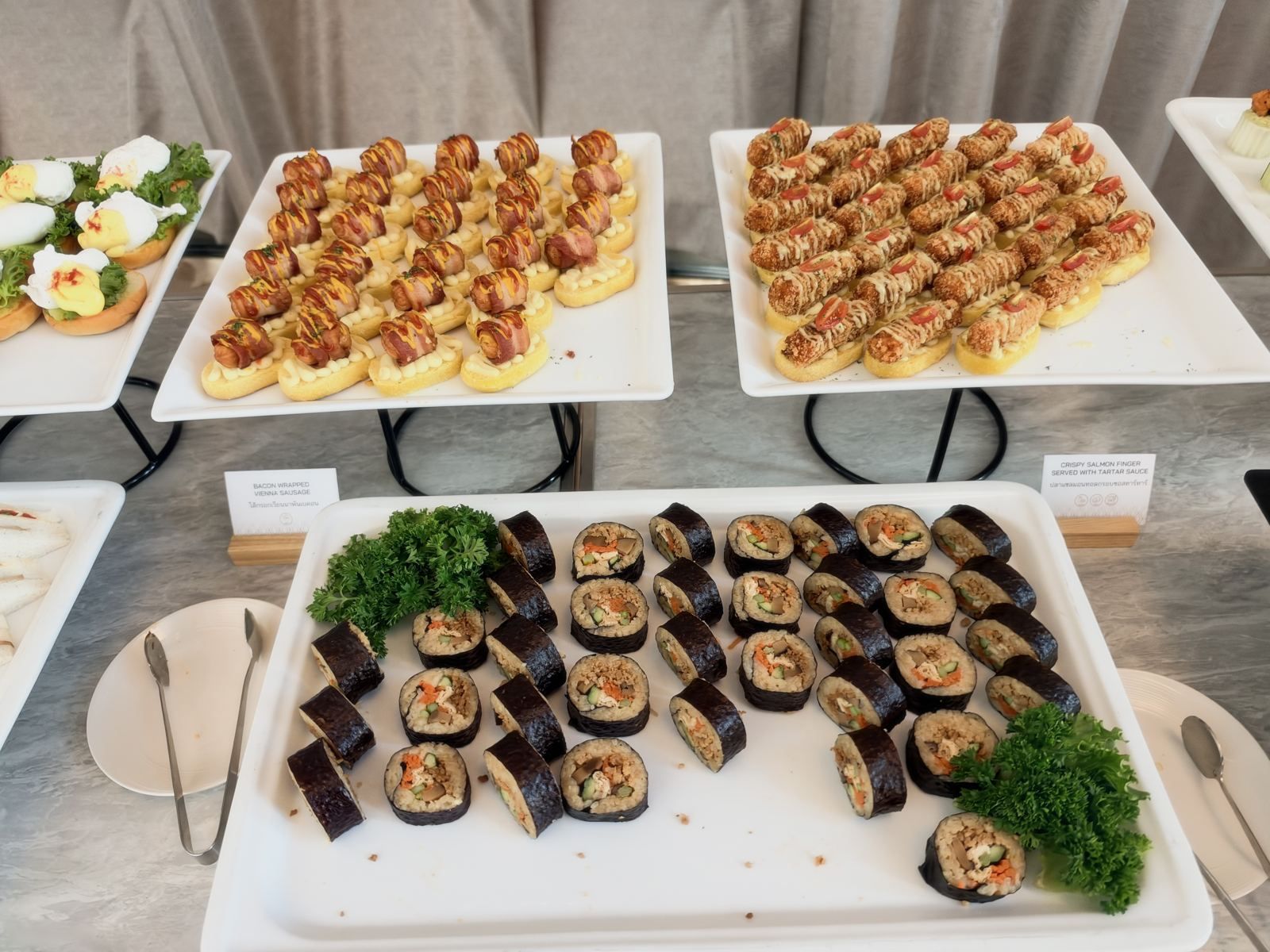 ซูชิและอาหารว่างใน VIP lounge